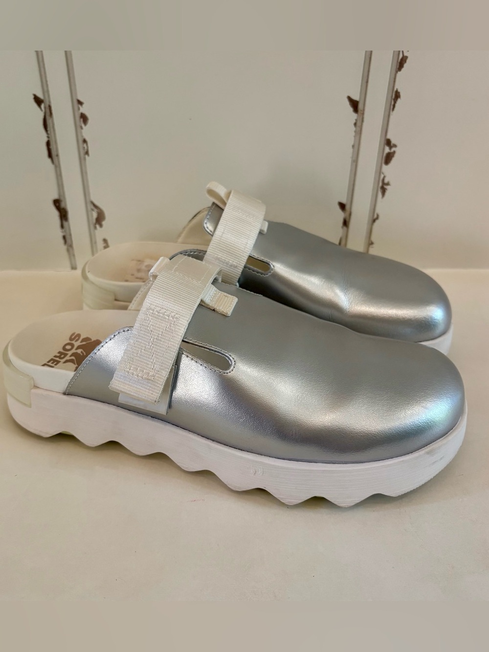 Sorel Viibe Clogs Silver Women’s 9.5 Fun Modern Wonderer Shoe